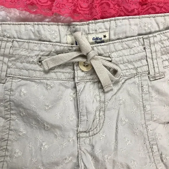 Lei Low-rise Printed Shorts with Drawstring Sz 11 - Picture 4 of 8